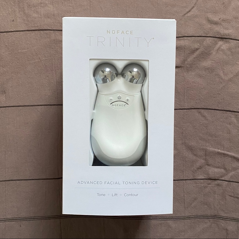 NuFACE trinity facial toning device w/ gel